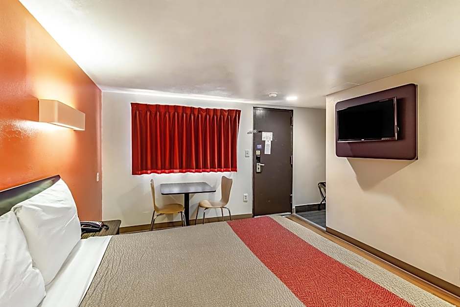 Motel 6 Elizabeth NJ Newark Liberty Intl Airport