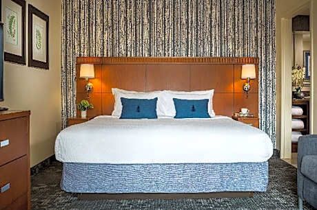 Jacuzzi Suite, 1 Bedroom Suite, King, Lake Champlain View, Limited View, Top Floor, Balcony