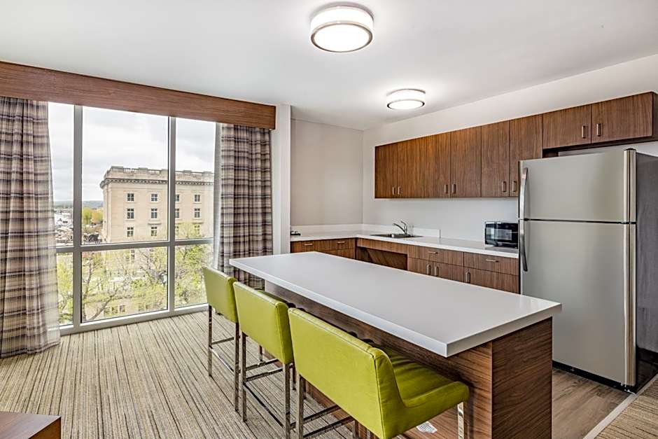 Holiday Inn Express & Suites - Lincoln Downtown By IHG