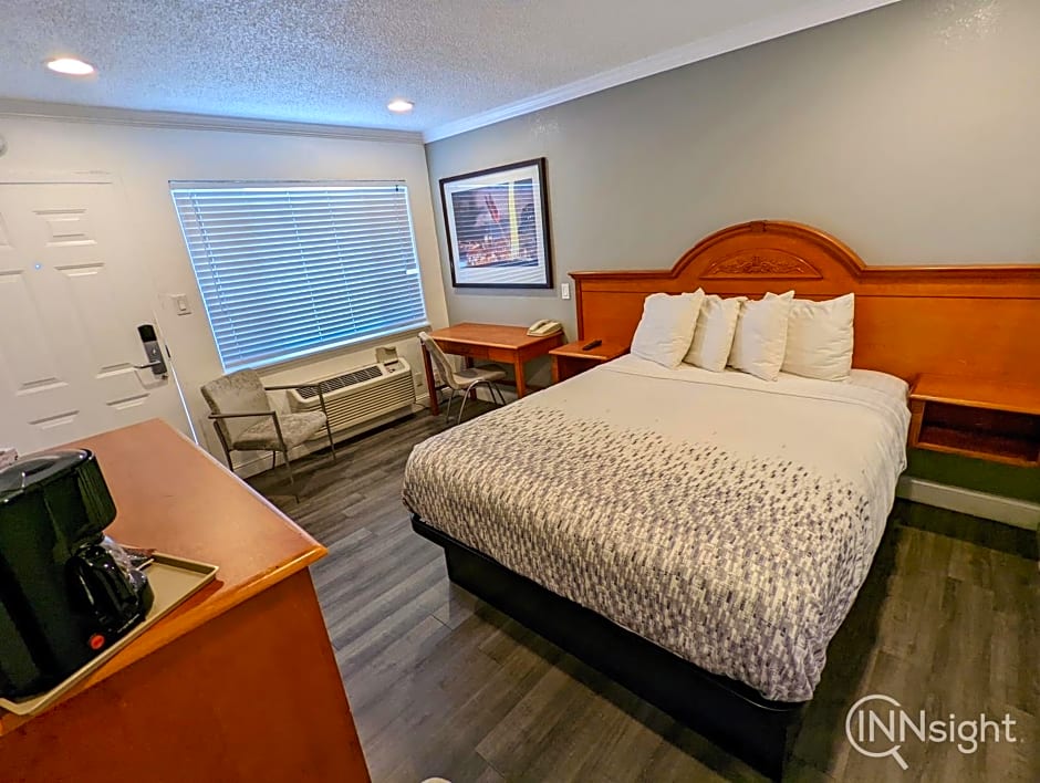 Deluxe Inn