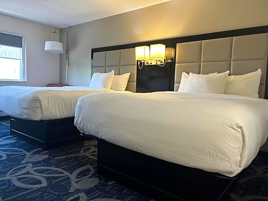 Comfort Inn & Suites Liverpool-Clay