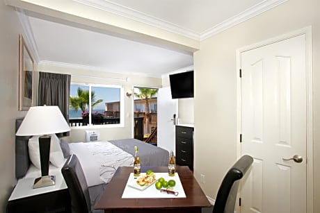 Queen Room with Partial Ocean View