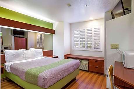 Queen Room with Two Queen Beds - Disability Access