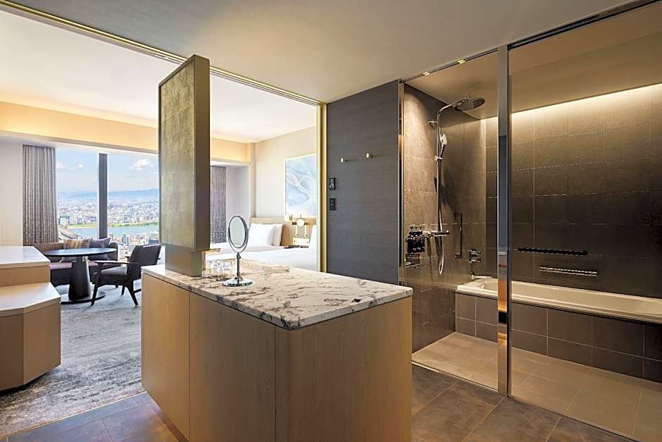 THE OSAKA STATION HOTEL, Autograph Collection