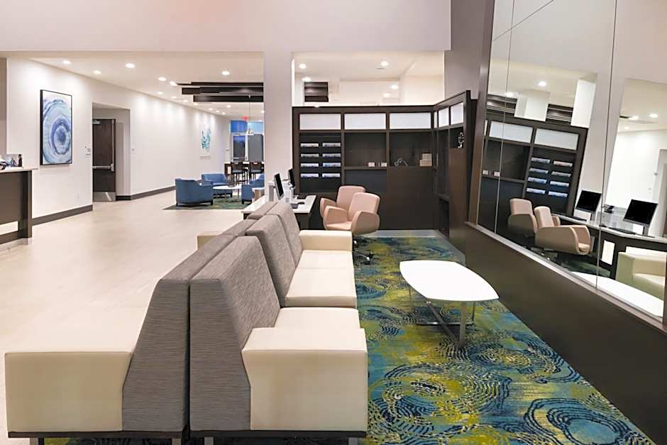 Holiday Inn & Suites Farmington Hills - Detroit NW, an IHG Hotel By IHG