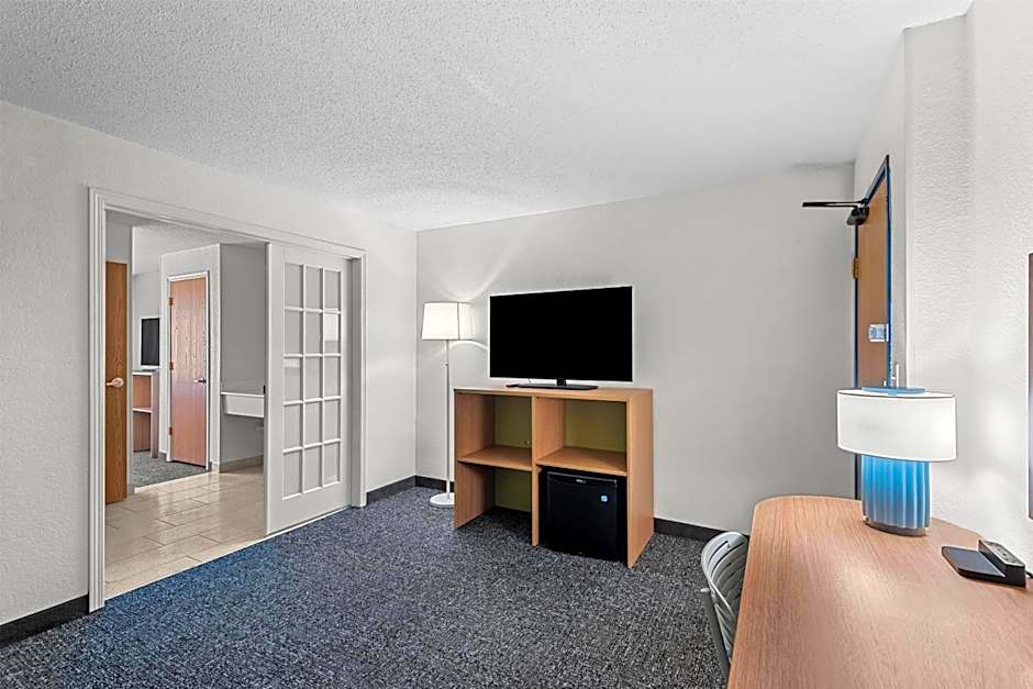 Photo 1 of 5 of 1 Bedroom 1 King Bed Suite