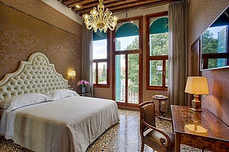 Deluxe Room Triple with Canal View