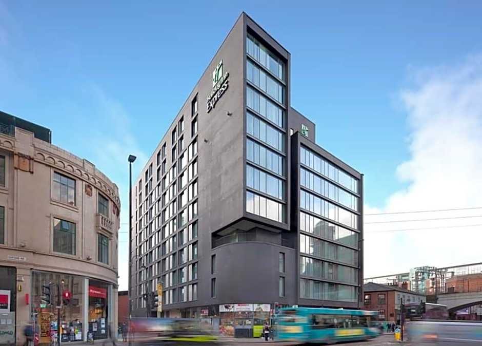 Photo 1 of 32 of Holiday Inn Express Manchester City Centre by IHG