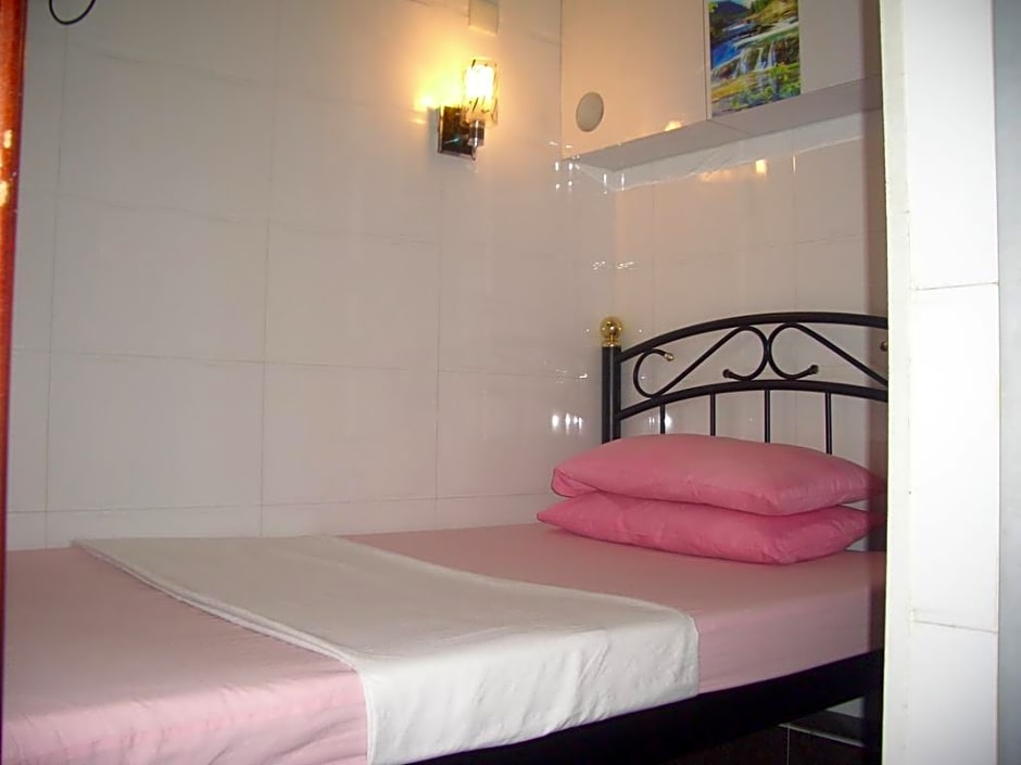 Maple Leaf Guest House