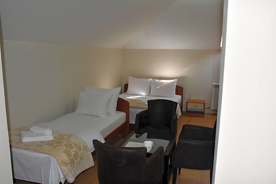 OSTROG Aparthotel KOLIBA-VLASTNIŠTVO MANASTIRA OSTROG