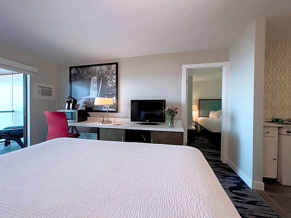Photo 1 of 5 of 1 King Bed Suite, Ocean View