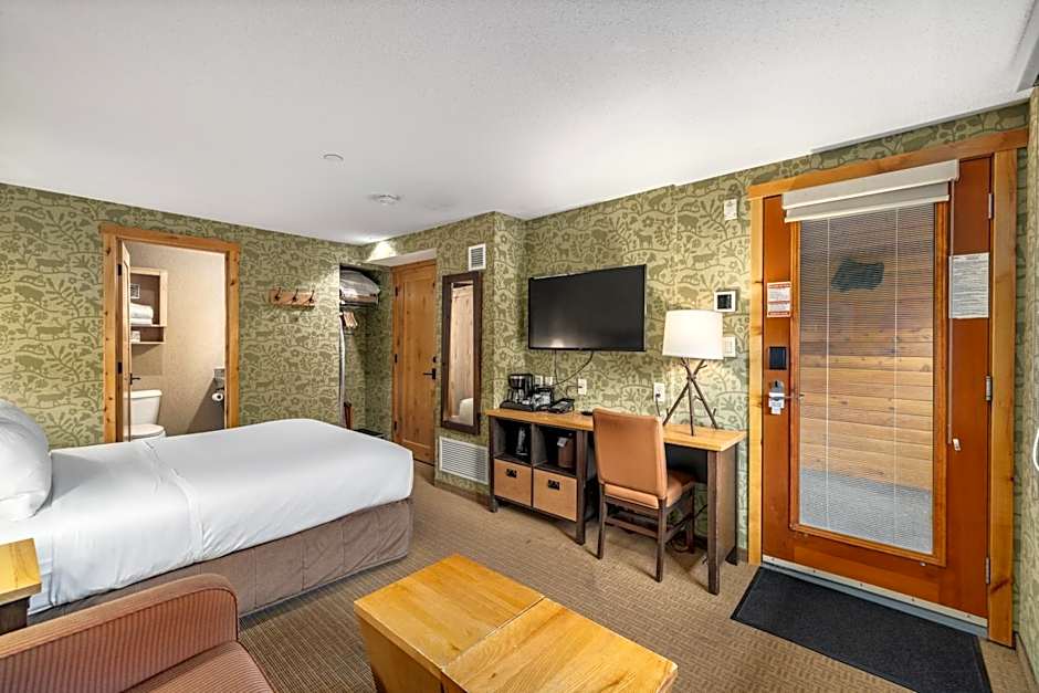 Fox Hotel And Suites
