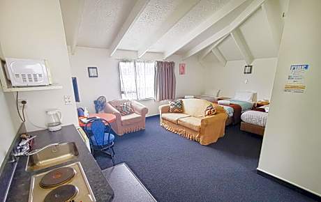 Large One-Bedroom Apartment - Top Floor