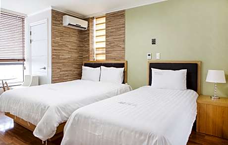 Deluxe Twin Room with Kitchenette