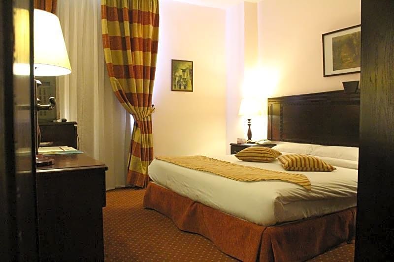 Al Fanar Palace Hotel and Suites