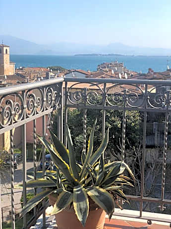 Deluxe King Suite with Balcony