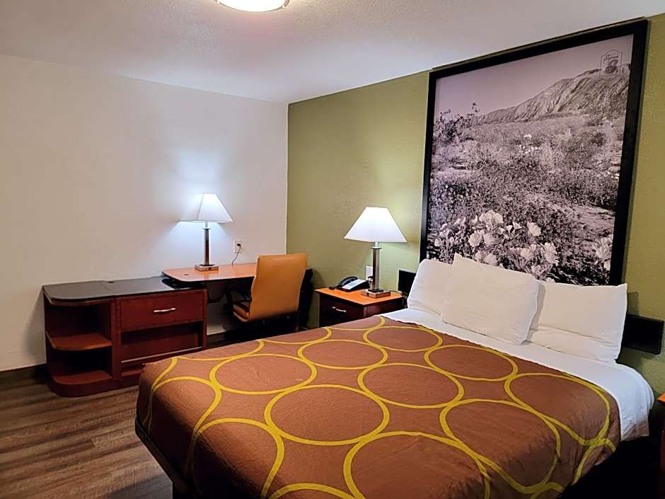 Super 8 by Wyndham El Centro North