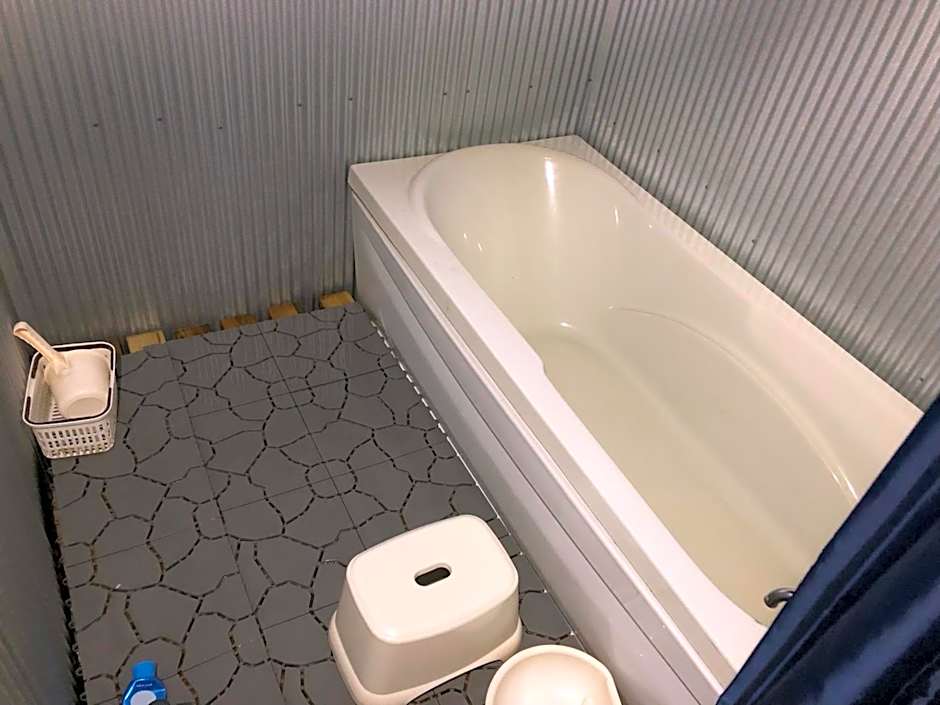 日本一しょぼいゲストハウス ウタラといかん Poor and Shabby GuestHouse "UtaraToikan"