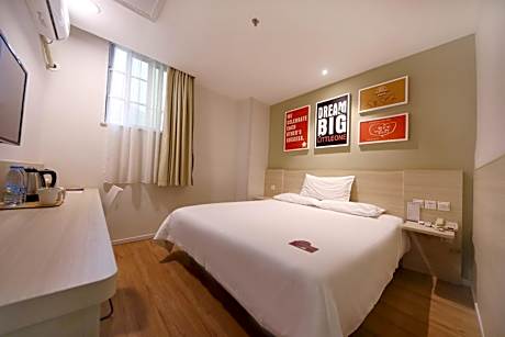 Huazhu - Room With Bed