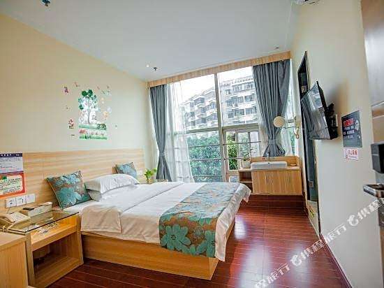 Guangzhou Longcheng Hotel (Chen Clan Temple Metro Station)
