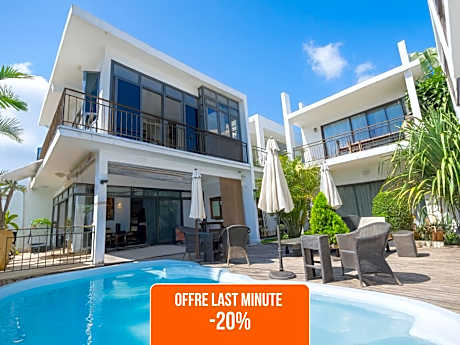 Villa Alizée - Boutique Hôtel Expérience - Idéal Couples & Pros - Piscine - Restaurant - Rooftop bar - Parking privé - 10min Port-Louis - Ambiance Tropical chic & authentique