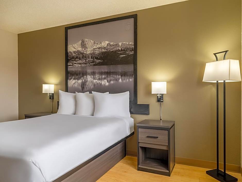 Super 8 by Wyndham Clinton