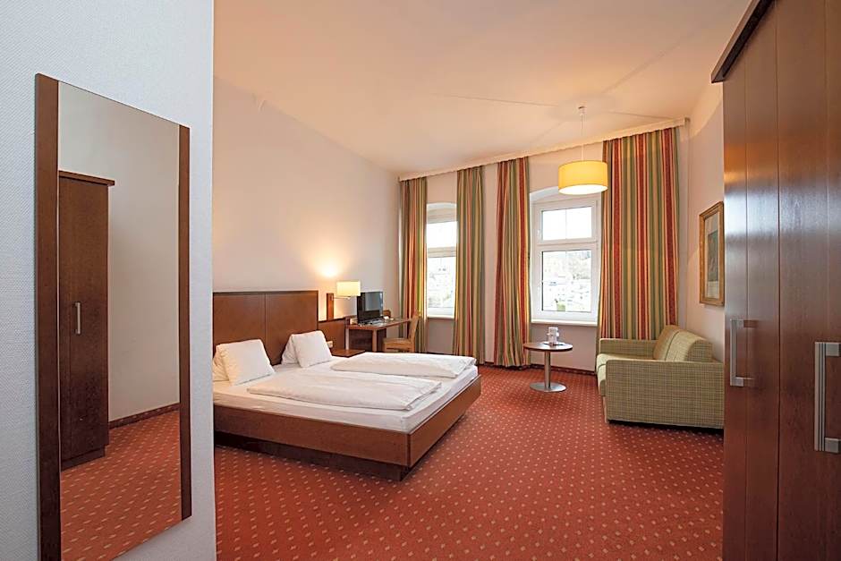 Keramikhotel Goldener Brunnen