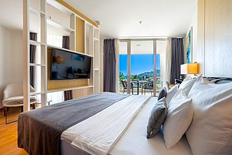 PREMIUM ROOM