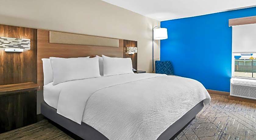 Holiday Inn Express & Suites Joplin Southeast