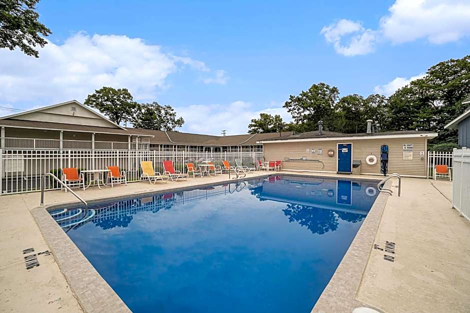 Travelodge by Wyndham Traverse City MI