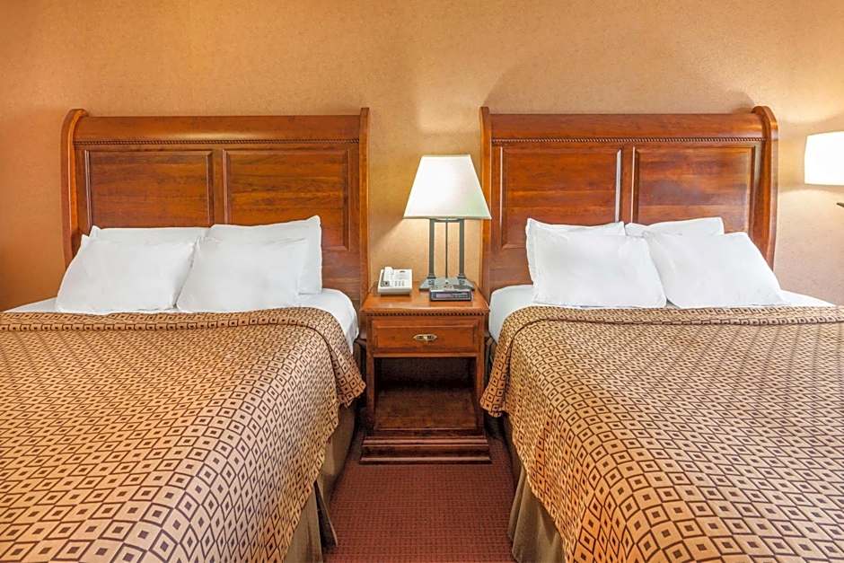 Ramada by Wyndham Mackinaw City Waterfront