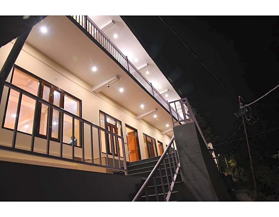 Hotel Lake Paradise Inn