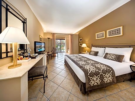 Superior Family Room Queen Bed