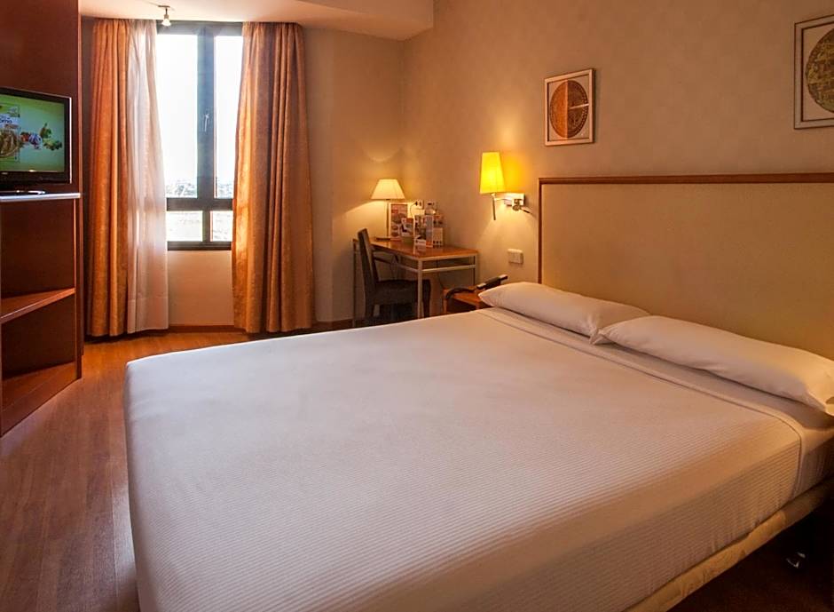 Photo 1 of 3 of 1 Double Bed or 2 Beds