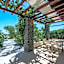 Birds Villa Apartments with Heated Pool - Including Car and Breakfast