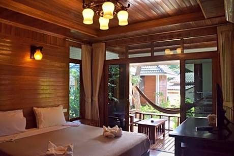 Deluxe Bungalow with Garden View