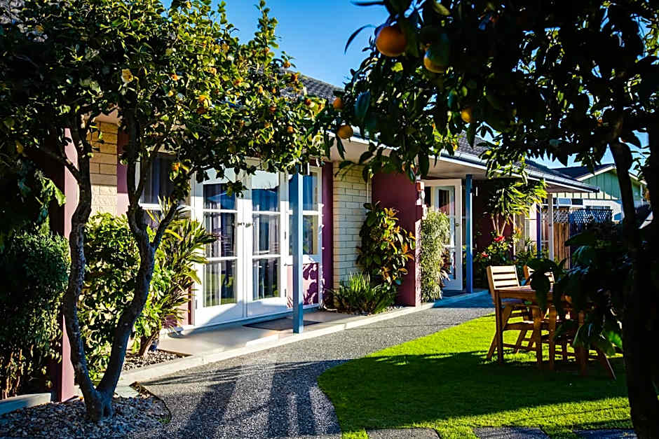 ASURE Colonial Lodge Motel