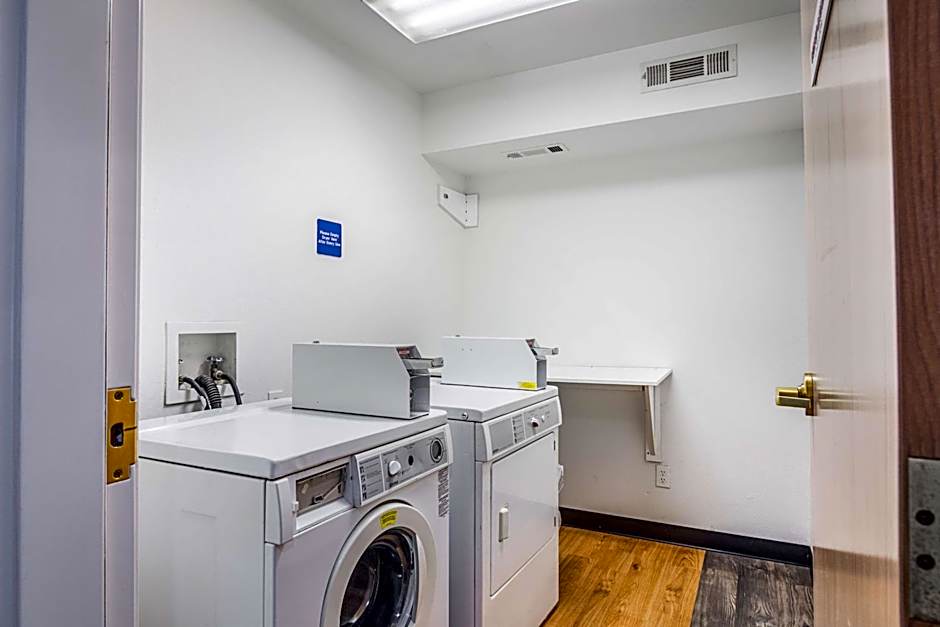 Motel 6-Mcalester, OK