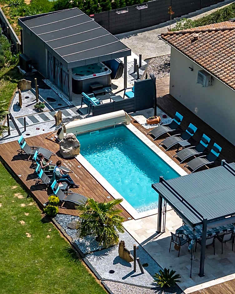 "Notre Bastide" Maison et table d'hôtes sur réservation, Piscine, Climatisation, Jacuzzi, Prise pour VE