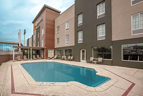La Quinta Inn & Suites by Wyndham New Cumberland Harrisburg