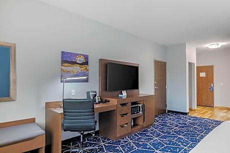 Accessible - 1 King, Mobility Accessible, Communication Assistance, Roll In Shower, Pillow Top Mattr