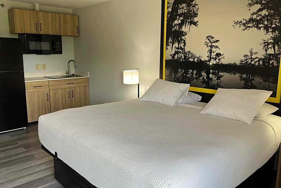 Super 8 by Wyndham Alexandria LA