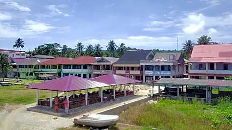 The KeyHole Surf Camp