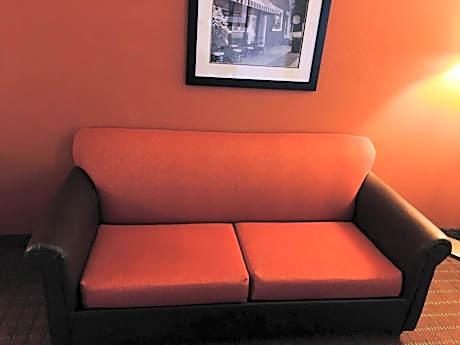 King Suite - Non-Smoking