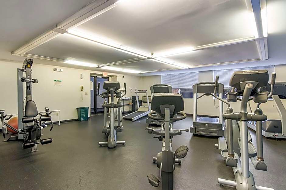 Comfort Inn & Suites Pittsburgh Fox Chapel