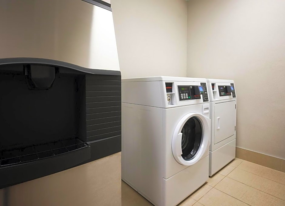 Holiday Inn Express & Suites DFW Airport - Grapevine By IHG
