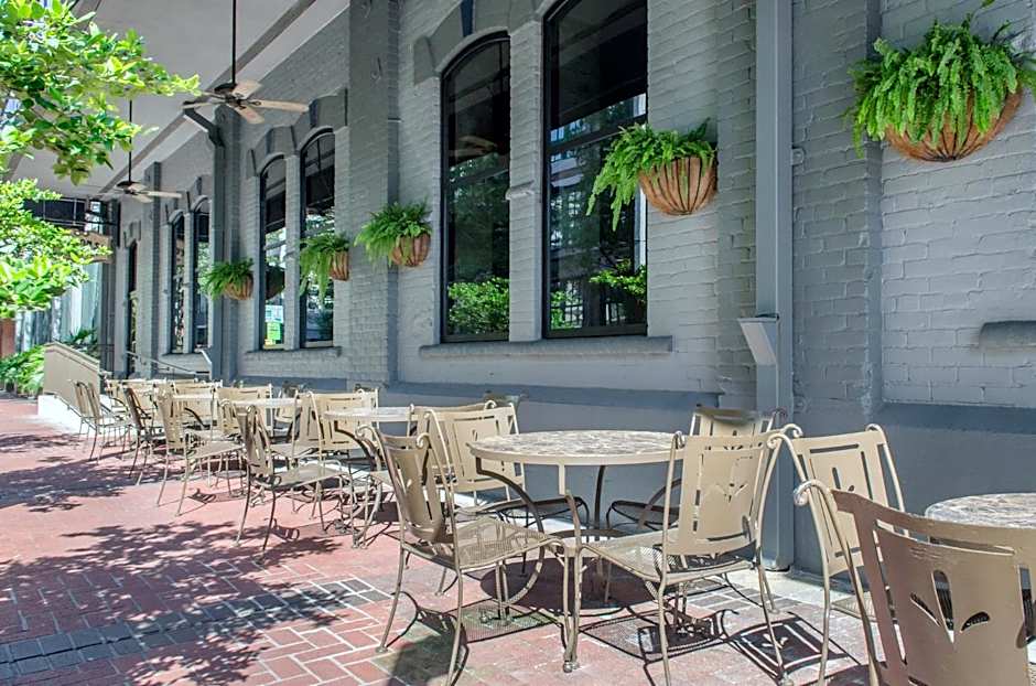 THE RIVERFRONT HOTEL NEW ORLEANS