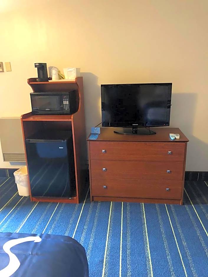Days Inn by Wyndham Breezewood