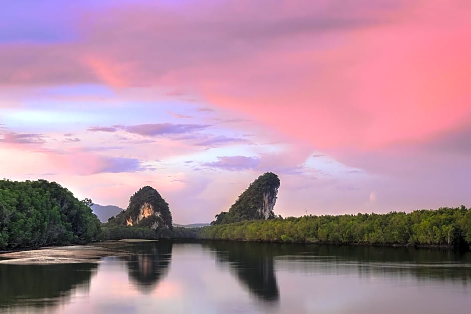 The River Scene Hotel