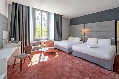 Family Room with Two Queen Beds - Non-Smoking
